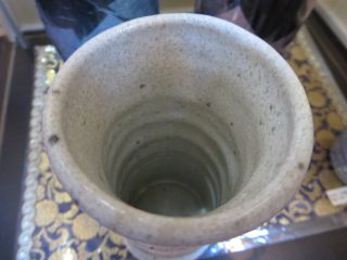 美濃焼　日本陶器の代表　暖か味のある地肌が癒しを誘います。供花用に　花瓶