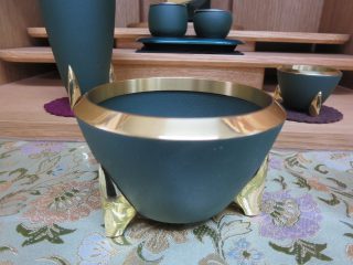 モダン五具足　真鍮と深緑のデザイン　ブランド仏具　～　希　ねがふ　～　【仏壇と一緒にご購入の場合お値引いたします！】